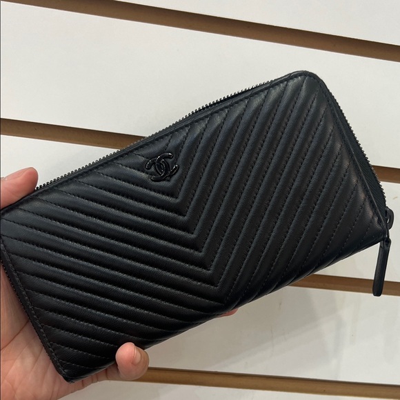 CHANEL Black Chevron Wallet - Picture 1 of 8